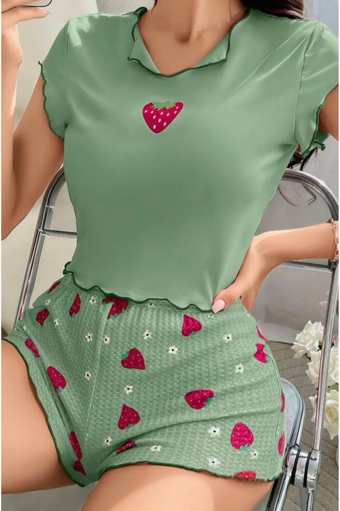 Su Yeşili Çilek Desenli Şortlu Kadın İkili Takım